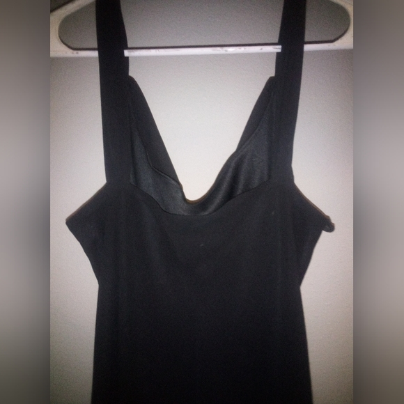 A black formal dress - Picture 3 of 6